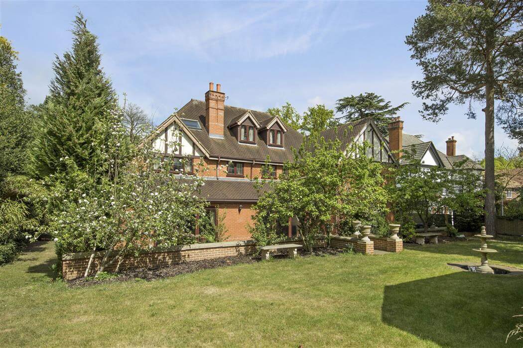 London Sales Lettings Weybridge KT13 7 Bed Detached House £6000 pm